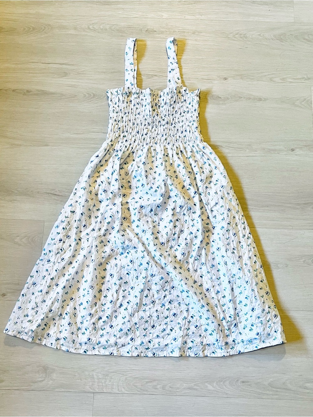 Rails White Blue Floral Smocked Bodice Sleeveless Eyelet Midi Dress Size M